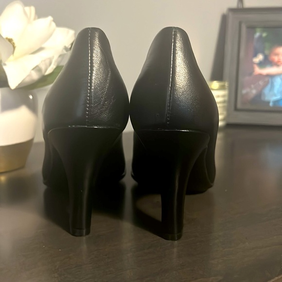 Eurosport Dress Pumps - Picture 4 of 4